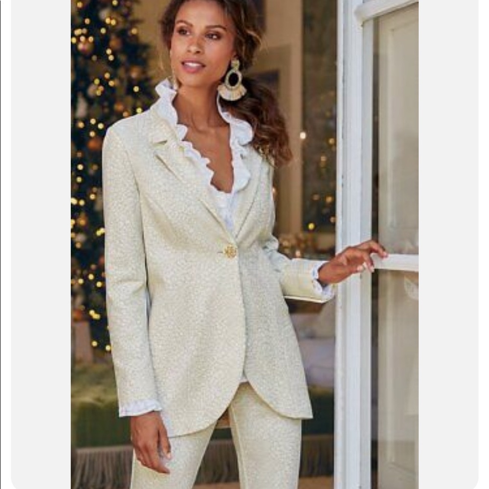 NWOT (!!) Soft Surroundings Pointe blazer/jacket. Nude/white. Size M.